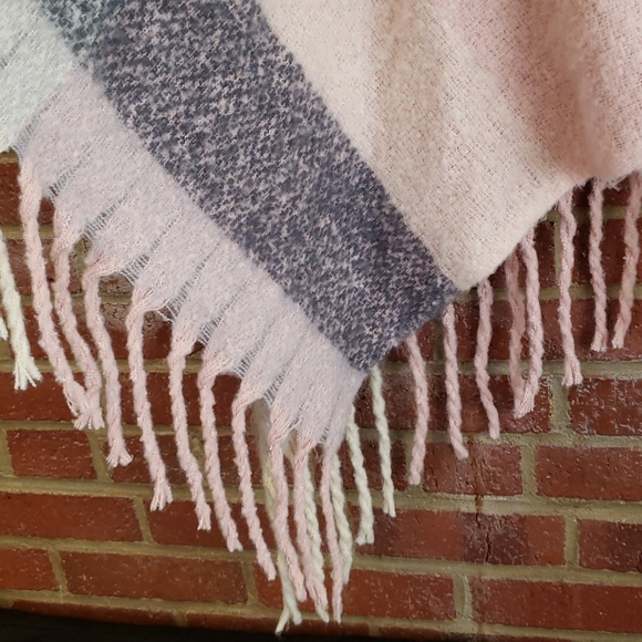 NWOT Tahari Color Block Fringe Poncho - Picture 3 of 4